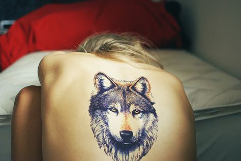 Tatts Wolf Tattoo Back, 27 Tattoo, Tattoo Son, Wolf Tattoos Men, Tier Tattoo, Samoan Tattoo, Wolf Tattoo Design, Beautiful Wolves, Head Tattoos