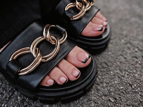 Black french nails trendy nude pedicure 2023 Black French Tips Pedicure, Black French Tip Toenails, Black French Tip Pedicure, Black French Pedicure, Black French Tip Toes, Nude Pedicure, French Tip Pedicure, Manicure 2023, French Tip Toes