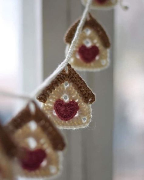 Crochet Bunting, Crochet Garland, Crochet Christmas Trees, Handmade Inspiration, Holiday Crafts For Kids, Crochet Decoration, Crochet Bookmarks, Tatting Patterns, Crochet Applique