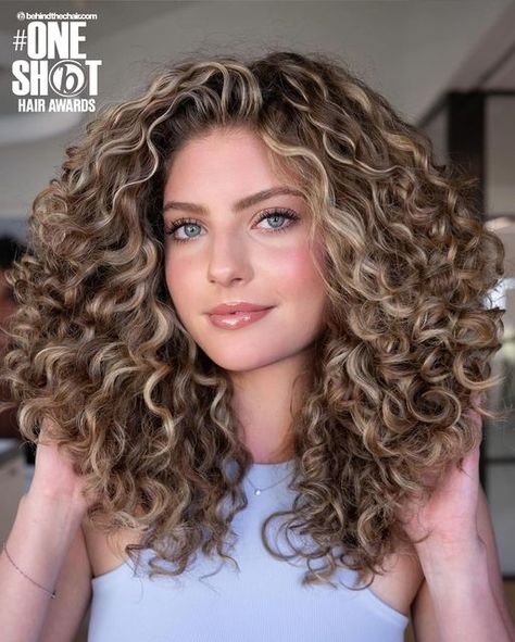 Color Hair Ideas Curly, Best Curly Hair Colors, Blonde Highlights Toner, Cool Toned Curly Hair, Natural Curly Hair Balayage, Golden Balayage Brunettes, Curly Balayage Hair Blonde, Curly Hair With Highlights Blonde, Brunette Balayage Hair Blonde Dark Roots