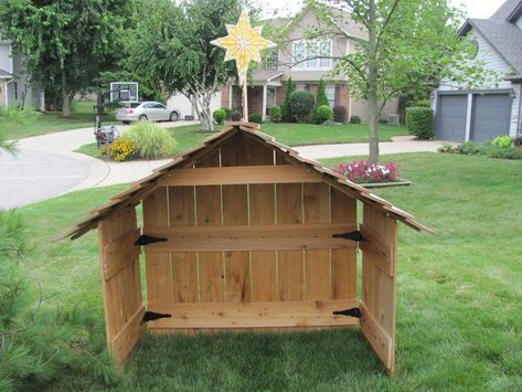 Diy Manger, Nativity Scene Diy, Nativity Scene Display, Ward Christmas Party, Outdoor Nativity Scene, Nativity Stable, Outdoor Nativity, Christmas Manger, Diy Nativity