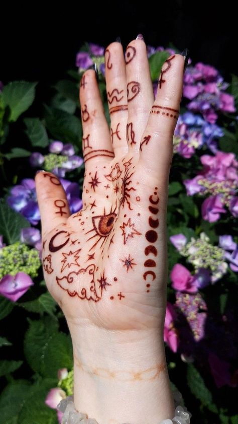 Palmistry Henna - Moon Phases ✨ Henna Moon Tattoo, Witchy Henna Tattoos, Moon Phases Henna, Henna Vines Design, Henna Tattoo Designs Unique, Trippy Henna Designs, Henna Designs Alt, Alternative Henna Designs, Henna Witch Design