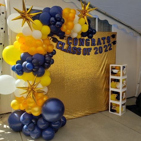 Blue And Gold Backdrop Ideas, Banquet Photo Backdrop, College Reunion, Gold Class, Balloon Company, Party Photo Backdrop, Gold Backdrop, 2023 Graduation, Homecoming Dance