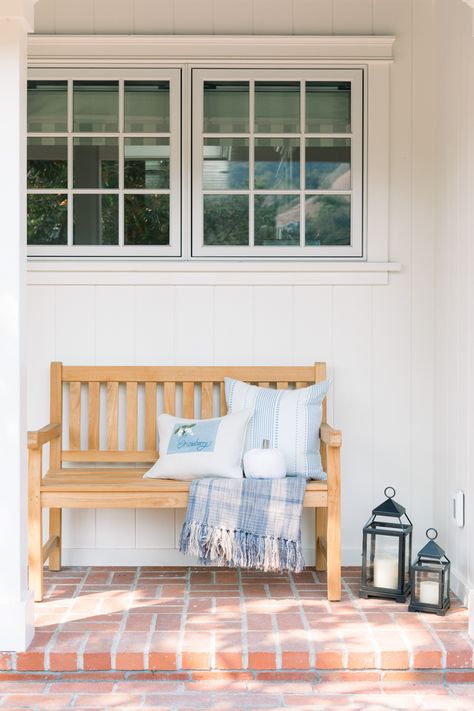 Outdoor Bench Porch, Front Porch Bench Ideas Wood, Front Porch With Bench, Front Porch Bench Ideas, Front Porch Bench Decor, Front Porch Seating Area, Front Porch Patio Ideas, Porch Seating Area, Porch Patio Ideas