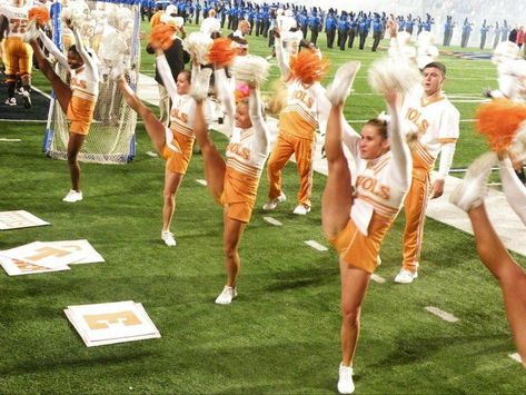 Tennessee Basketball, Tn Girl, Cheer Leaders, Tennessee Volunteers Football, Tennessee Girls, Cheerleading Photos, College Cheerleading, College Cheer, Kansas City Chiefs Logo