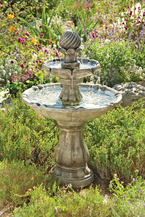 Solar Pineapple Fountain - would love a garden fountain Farmhouse Fountain, Outdoor Pedestal, Diy Solar Fountain, Fountain Ideas, Solar Powered Fountain, Solar Fountain, Table Farmhouse, Flower Pots Outdoor, Garden Fountain