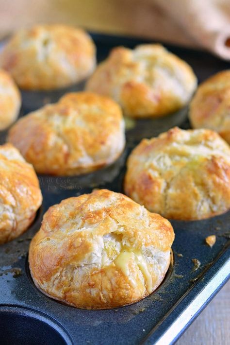 cooked Chicken Pot Pie Pockets in a muffin tin Chicken Pot Pie Pockets, Pot Pie Pockets, Pie Pockets, Puff Pastry Chicken, Mini Pot Pies, Vegetarian Pot Pie, Will Cook For Smiles, Chicken Pot Pie Filling, Mini Chicken Pot Pies