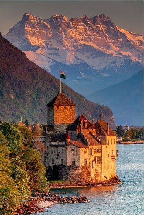 Chateau de Chillon, Switzerland Old Castle, European Castles, Interlaken, Voyage Europe, Switzerland Travel, Lake Geneva, Beautiful Castles, Beautiful Places To Visit, Places Around The World