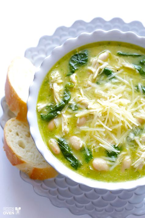 5-Ingredient Pesto Chicken Soup -- seriously one of the best soups I've ever had! | gimmesomeoven.com Pesto Soup, Chicken Soups, Autumn Food, Delicious Soups, Diner Recept, Gimme Some Oven, Italian Foods, Standing Stones, Soups Stews Chilis