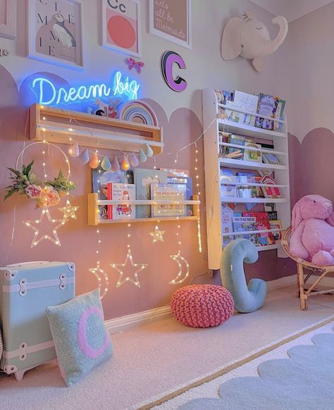 kids room design girls bedroom ideas Super Girly Bedroom, Colorful Pastel Bedroom, Vintage Pastel Room, Pastel Color Room Ideas, Preppy Girl Room, Pastel Kids Room, Pastel Girls Room, Kids Rooms Inspo, Colorful Room Decor