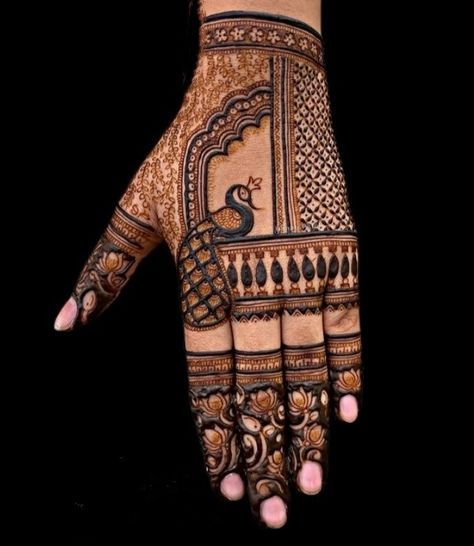 Mehendi Hand Back Design, Teej Mehendi Design Back Side, Mehandi Back Design, Siders Mehndi Design, Figure Mehendi Designs, Thick Mehndi Designs, New Mehndi Designs Unique Back, Designer Mehendi Designs, Unique Mehndi Designs Back Hand