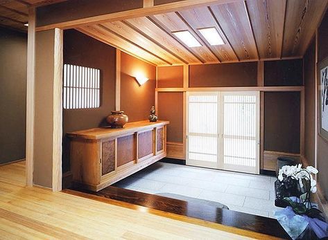 Japanese Genkan Entryway, Japanese Entrance Hall, Genkan Entrance Modern, Japanese Genkan, Japanese Foyer, Japanese House Entrance, Genkan Ideas, Genkan Entrance, House Entrance Design