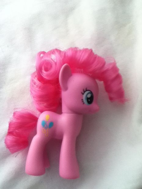 how to recurl pinkie's hair My Little Pony Hairstyles, Pinkie Pie Hair, Pinkie Pie Costume, Mlp Hairstyles, My Little Pony Hair, Mlp Toys, Pony Hairstyles, Mlp Pony, Cute Kawaii Drawings