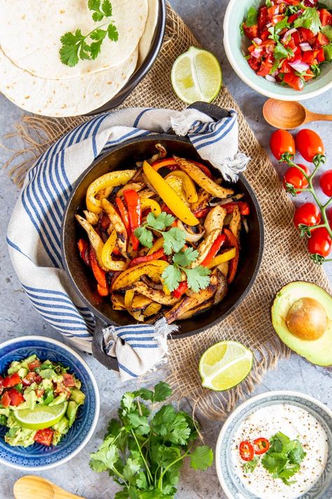 Leftover Fajitas Ideas, Leftover Fajitas, Leftover Meals, Easy Weeknight Dinner Ideas, Chicken Leftovers, Leftover Roast Chicken, Rotisserie Chicken Recipes Leftover, Greek Chicken Pasta, Weeknight Dinner Ideas