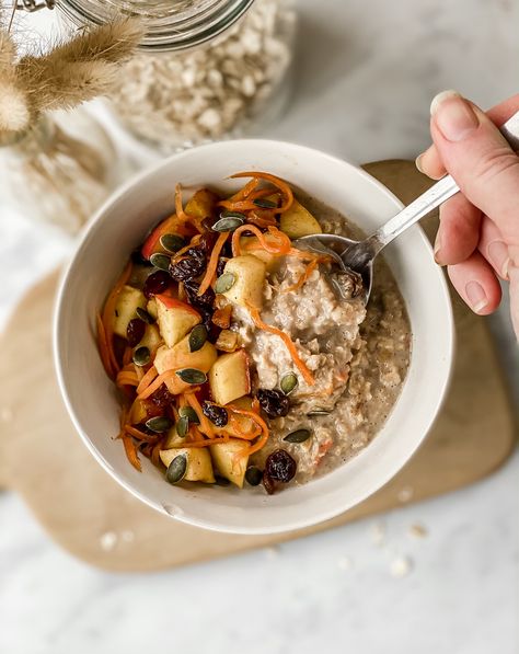 Mix up your morning Oat Pantry Porridge, and get well on the road to 5-a-day by adding a delicious topping of cinnamon spiced carrot and apple. This porridge topping recipe pairs perfectly with our Oat Pantry Carrot Cake Porridge, bringing in extra sweetness, fibre and vitamins. Teff Porridge, Apple Porridge, Porridge Toppings, Vegan Butter Substitute, Cinnamon Carrots, Apple Overnight Oats, Oatmeal Porridge, Winter Breakfast, Vegan Paleo Recipes