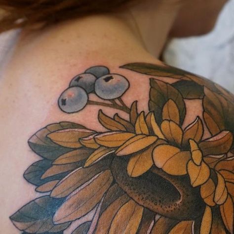 Melise Hill on Instagram: "One from a bit ago that I forgot to post. It wasnt meant as a shoulder cap, but sometimes a placement change works out even better than expected! Sunflower, dried milkweed and eucalyptus bunch. • • • #tattoo #melisehilltattoo #blackclawneedle #neotraditional #neotraditionaltattoo#lithuanianirons #mavericktattoomercantile #floraltattoo #botanicals #nature #sunflowertattoo #eucalyptustattoo #shouldercaptattoo" Neo Trad Sunflower, Neo Traditional Sunflower Tattoo, Neo Traditional Sunflower, Shoulder Cap Tattoo, Black Claws, Sunflower Tattoos, Sunflower Tattoo, Neo Traditional, Girly Tattoos