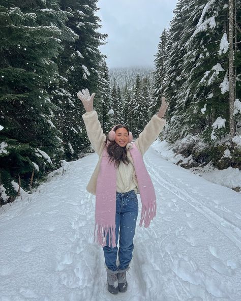 snow trip ❄️🎀🤍🌨️⛸️ Pictures In The Snow Instagram, Snow Picture Ideas Instagram, Pictures To Take In The Snow, Snow Inspo Pics, Snow Pictures Instagram Aesthetic, Iceland Fits, Snow Pics Instagram, Snow Instagram Pictures, Cute Snow Pictures