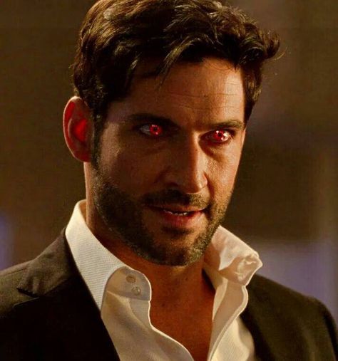 Lucifer Marvel, Lucifer The Devil, Lucifer Characters, Lucifer Wings, Lucifer Gif, Robot Cartoon, Comedy Clips, Tom Ellis Lucifer, Lauren German