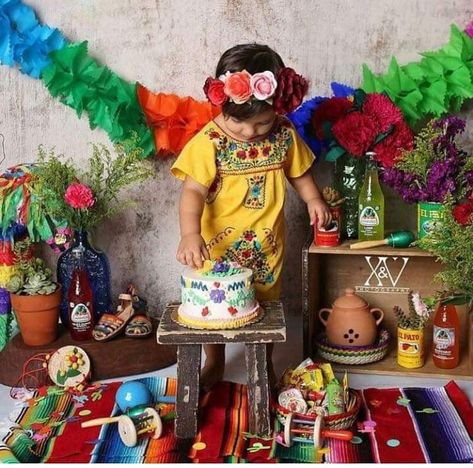 Mexican Kids Party, Mexican Theme Party Decorations, Coco Party, Taco Twosday, Mexican Birthday Parties, First Birthday Cupcakes, Mexican Babies, Mexican Party Decorations, Fiesta Birthday Party