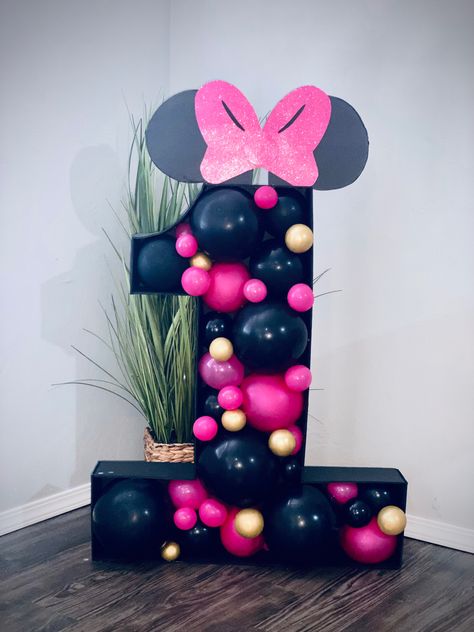 Minnie Mouse Balloon Mosaic, Minnie Mouse 1st Birthday Balloons, Minnie Mouse Balloon Arch, Mouse Mosaic, Minnie Balloons, Mickey Mouse Treats, Mosaic Balloon, Minnie Mouse Birthday Theme, Minnie Mouse Balloons