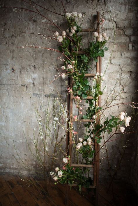 Ladder Wedding, Dekoratívne Vence, Old Ladder, Rustic Wedding Decorations, Deco Champetre, Rustic Ladder, Barn Wedding Decorations, Decor Studio, Barn Decor