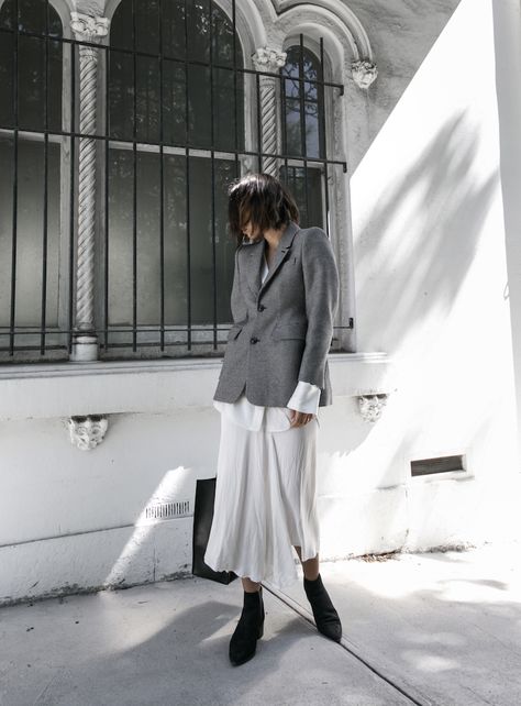 Why Change Is Difficult And How To Make It Easier Blazer Street Style, Balenciaga Spring, Alexis Mabille, Career Girl, Givenchy Logo, White Minimal, Fresh Outfits, Houndstooth Blazer, Wool Blend Jacket