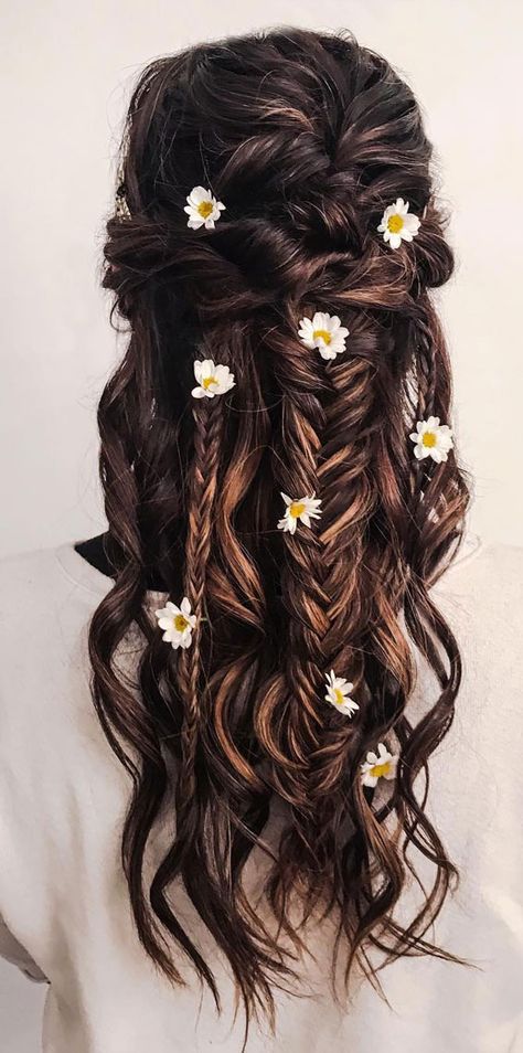 Fall Themed Hairstyles, Flower Updo Hairstyles, Flowery Hairstyle, Sunflower Hairstyle, Braided Hairstyles With Flowers, Flower Braid Hairstyles, Braided Hair With Flowers, Hair Styles Design, Floral Hairstyles