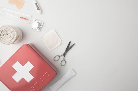 Basic First Aid Tips For Beginners | sheerluxe.com Mom Working, Medical Jokes, Medical Mnemonics, First Aid Tips, Basic First Aid, Itchy Rash, Apocalypse Survival, Medical Examination, Early Intervention