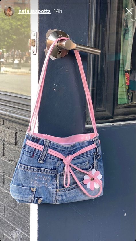 Jean Bag Aesthetic, Shojo Girl, Diy Jean Bag, Denim Upcycle, Thrift Flips, Upcycle Clothes Diy, Thrift Flip, Diy Fashion Clothing, Upcycled Fashion