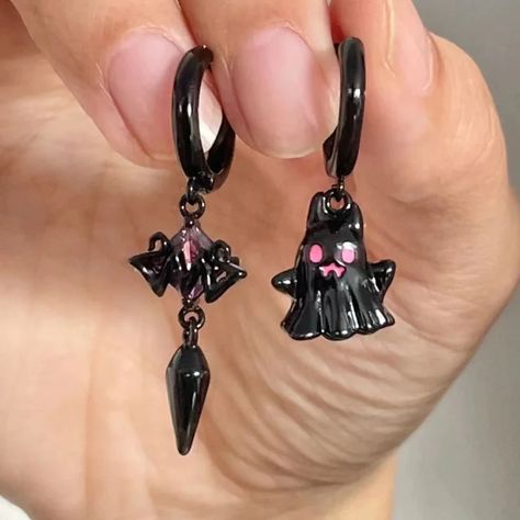 Edgy Dangle Earrings For Halloween, Trendy Halloween Dangle Earrings, Trendy Dangle Earrings For Halloween, Trendy Halloween Earrings As A Gift, Trendy Halloween Earrings For Gift, Trendy Pierced Earrings For Halloween, Trendy Black Halloween Earrings, Trendy Halloween Earrings, Whimsical Black Drop Earrings