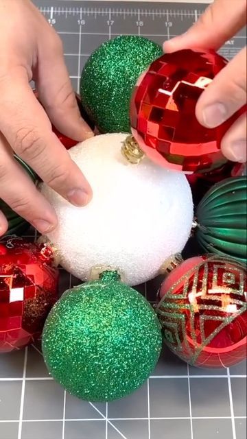 Pottery Barn Christmas, Christmas Decorations Diy Crafts, Natural Christmas Decor, Holiday Crafts Diy, Christmas Balls Decorations, Pool Noodle, Hula Hoop, Diy Tutorials, Christmas Paintings