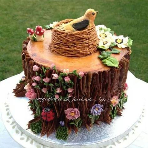 Tree stump cake with bird in a nest topper Birdie Cake, Enchanted Forest Wedding Cake, Baking Envy, Enchanted Forest Cake, Wedding Cake Forest, Fairies Party, Stump Cake, Forest Ideas, Nature Cake