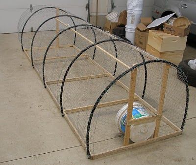 Living the Frugal Life: The Poultry Schooner... Inexpensive idea for a chicken run in the yard Reban Ayam, Chicken Tunnels, Katt Grejer, Portable Chicken Coop, Chicken Pen, Chicken Tractors, Chicken Coop Run, Chicken Tractor, Chicken Run