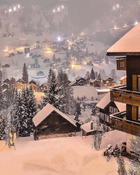 Switzerland looks like a Christmas Village - Imgur Snow Photography, Winter Szenen, I Love Winter, Winter Love, Winter Magic, Winter Scenery, Winter Beauty, Mountain Town, Winter Pictures