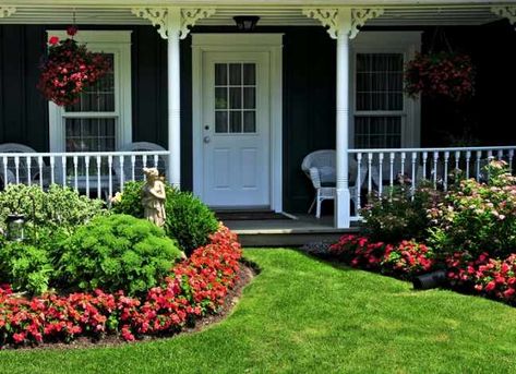 Front Porch Landscaping Ideas, Front Porch Garden, Porch Landscaping, Small Front Yard Landscaping, Small Front Yard, Garden Wallpaper, House Landscaping, Flower Garden Design, Low Maintenance Landscaping