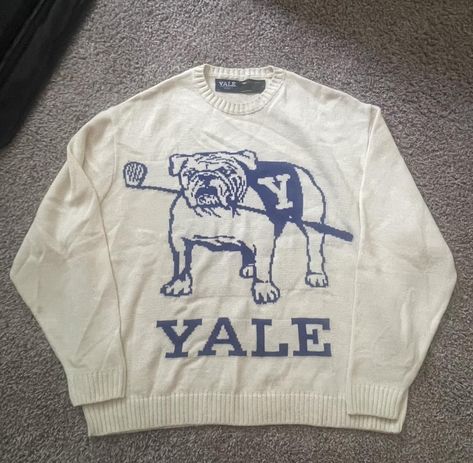 College Merch Aesthetic, Yale Merch, Crewneck Aesthetic, Yale Bulldogs, College Merch, Merch Ideas, Dream College, School Events, Ivy