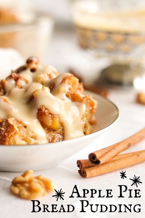 Apple Pie Bread Pudding - A baJillian Recipes Bake Apples, Apple Pie Bread Pudding, Rosh Hashanah Desserts, Yummy Pastries, Apple Bread Pudding Recipe, Apple Fritter Cake, Apple Bread Pudding, Flaky Croissants, Smell Like Fall