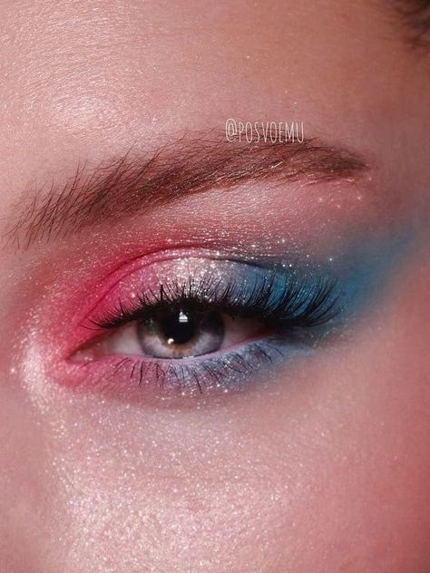 4rh Of July Makeup, 4 Th Of July Makeup Looks, Blue And Red Eye Makeup, Blue Red Eyeshadow, Forth Of July Eyeshadow, Red Blue Eye Makeup, Veterans Day Makeup, Fourth Of July Makeup Ideas Simple, American Flag Makeup