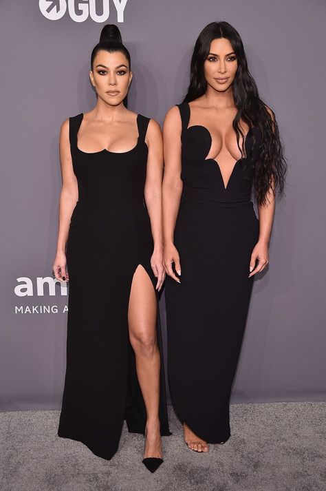 Estilo Kim Kardashian, Kardashian Show, Estilo Kardashian, Kim And Kourtney, Estilo Kylie Jenner, Kardashian Photos, Kardashian Family, Travis Barker, Kim Kardashian Style