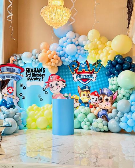 Here’s how you can create a Paw Patrol-themed backdrop that’ll wow your guests: ✨ 1. Choose the Right Color Palette: Stick to the vibrant Paw Patrol colors—red, blue, yellow, and green. This sets the perfect tone for the adventure! 🎈 2. Include Key Characters: Incorporate your child’s favorite pups with large cutouts or balloons of Chase, Marshall, Skye, and the rest of the gang. 🌟 3. Add Textures: Use balloons, streamers, and fabric to give the backdrop depth and dimension. A mix of gloss... Paw Patrol Backdrop Ideas, Paw Patrol 5th Birthday, Paw Patrol Backdrop, Paw Patrol Theme, Paw Patrol Balloons, Paw Patrol Birthday Theme, Bday Decor, Pastel Birthday, Baby Birthday Themes