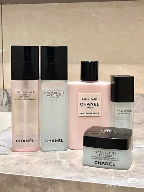 Channel Skincare, Expensive Makeup Brands, Luxury Body Care, Chanel Skincare, Chanel Cosmetics, Alat Makeup, Expensive Makeup, Beauty Routine Tips, Chanel Makeup