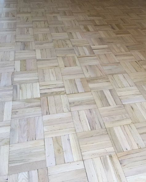 Parkay Flooring, Concrete Floors Living Room, Mod Living Room, Upside Down House, Nyc Apt, Wood Parquet Flooring, Parquet Floor, Parquet Floors, Woodwork Projects