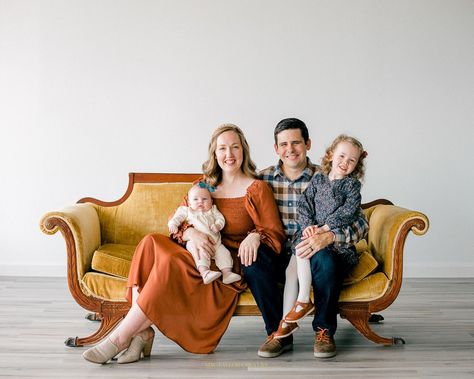 Family Portraits On Couch, Family Portraits Living Room, Seated Family Photos, Family Photos With Chair, Family Photo Poses On Couch, Couch Photoshoot Ideas Family, Family Pictures On Couch, Family Fireplace Photoshoot, Christmas Couch Photoshoot