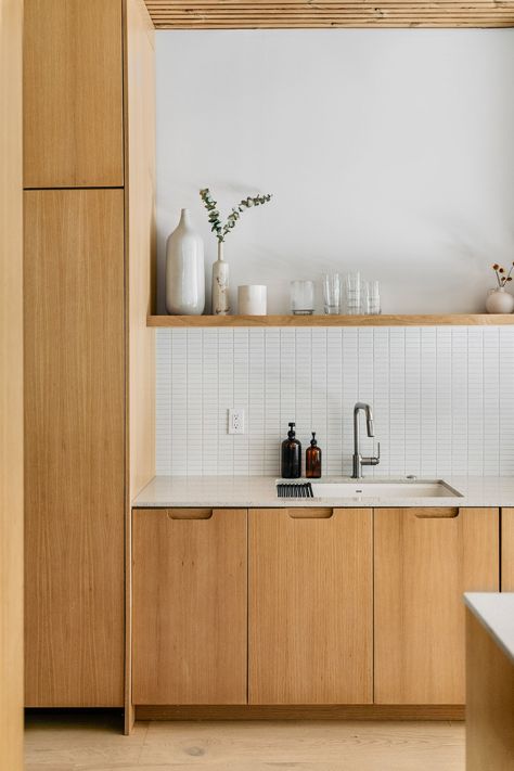 blom 22 — BLOM Design Studio Wood Modern Kitchen, Scandinavian Modern Interior, Modern Scandi Kitchen, Scandinavian Kitchens, Scandi Kitchen, Scandinavian Kitchen Design, Kitchen Mood Board, Scandinavian Kitchen, Wood Kitchen