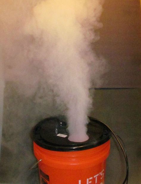 Water Only Fog Machine (No Dry Ice, No Fog Juice) Haunted Props, Haunted Trail, Cheap Halloween Diy, Boo Bash, Cheap Diy Halloween Decorations, Scary Halloween Decorations Outdoor, Hallowen Ideas, Halloween Props Diy, Homemade Halloween Decorations