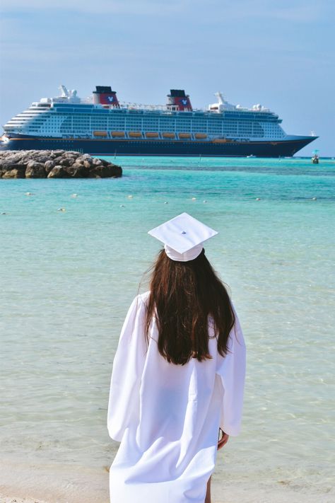 Cruise Senior Pictures, Graduation Photo Ideas, Grad Pic, Graduation Pics, Graduation 2024, Grad Photoshoot, Princess Cruise, Graduation Photo, End Of School Year