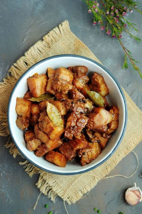 Bring the most authentic Filipino pork adobo taste home with this essential recipe and learn all the surprising variations you can make. #porkadobo Filipino Pork Adobo, Pork Adobo Recipe, Pork Adobo, Filipino Recipe, Low Carb Pork, Adobo Recipe, Adobo Chicken, Marinated Pork, Filipino Dishes