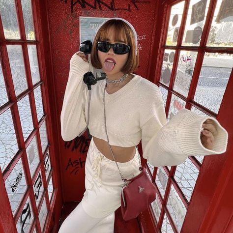 Phone Box Photoshoot, Telephone Box Photoshoot, Vintage Telephone Photoshoot, Telephone Photoshoot Ideas, London Phone Booth Poses, Payphone Photoshoot, Telephone Box Aesthetic, Telephone Pose, Telephone Booth Photoshoot