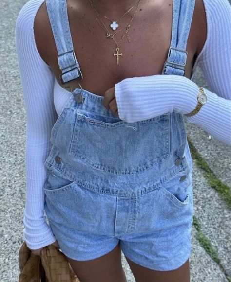 Overalls Aesthetic, Overalls Outfit Summer, Fall Overalls, Cute Denim Shorts, Denim Shortalls, Overalls Shorts, Overalls Outfit, Denim Overalls Shorts, Tiktok Fashion