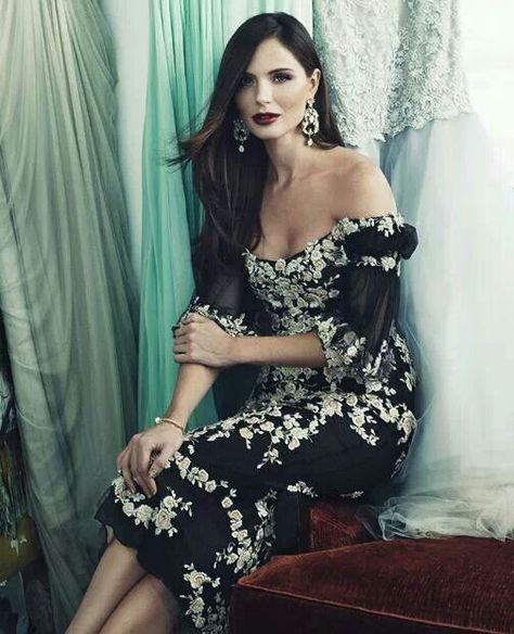 Georgina Chapman - Marchesa Folklore Style, Georgina Chapman, The Interview, Floral Fashion, Marchesa, Gorgeous Gowns, White Fashion, Beautiful Gowns, Palermo